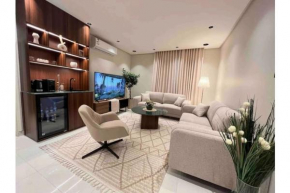 شقة بتصميم أنيق وهادئ مقابل البوليفارد في قلب موسم الرياض Luxurious apartment next to the Boulevard in the heart of Riyadh Season